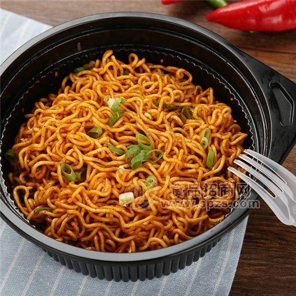 碗装火鸡面实物拍摄图 