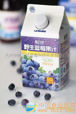 屋顶盒蓝莓果汁