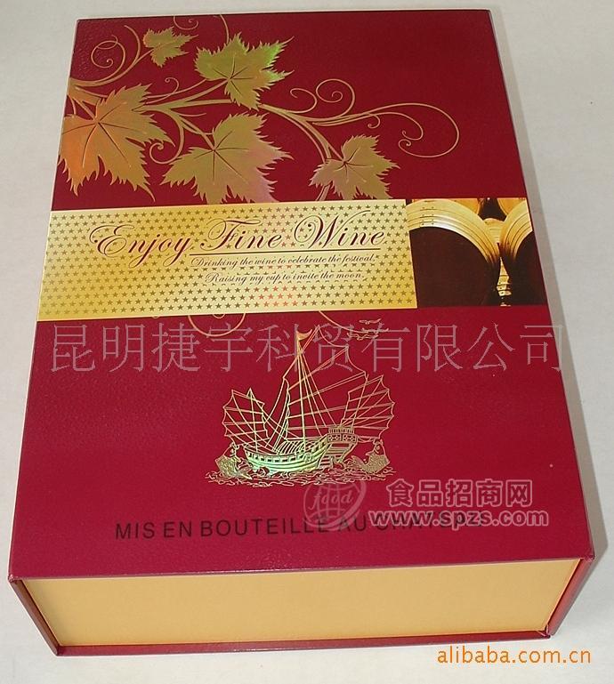 2011年春節(jié)雙支紅酒禮盒，紅色的喜慶，圖案的西化