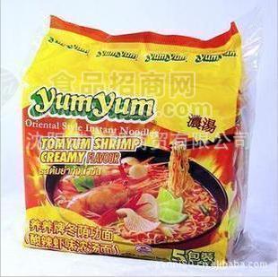供应泰国原装进口 yumyum养养冬荫功酸辣虾味浓汤面70g*5包*6袋/箱