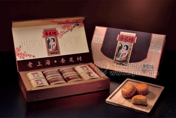 缘月泛舟