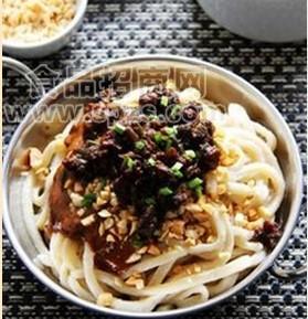 长沙雨花区丰谷食品白厂担担面