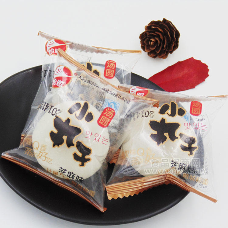 怡鹭干吃汤圆小丸子