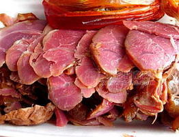 菏澤廠(chǎng)家直銷(xiāo)冷凍帶皮驢肉報(bào)價(jià)