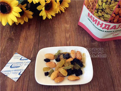 葡萄干 巴旦木 蓝莓