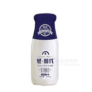 輕·時(shí)代玻璃瓶藍(lán)莓酸奶300ml