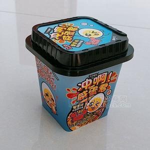 沖?。∠痰熬?方桶裝咸蛋黃拌面蟹香味 干拌面招商