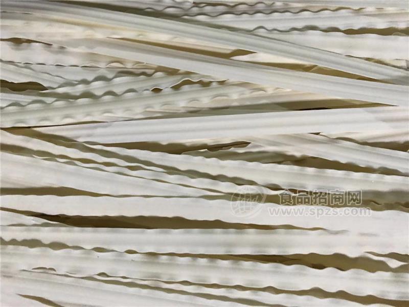 鲁健挂面，面叶，刀削面，拧劲面，面条，宽面条。