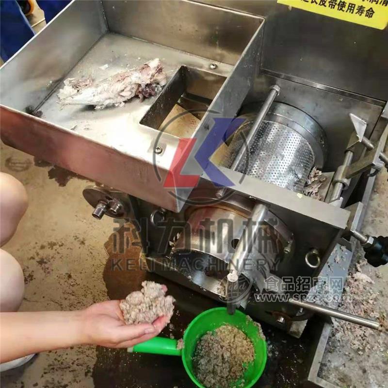 小黄花鱼分离机  鱼泥怎样采集   鱼肉分离机    大型鱼肉分离机厂家