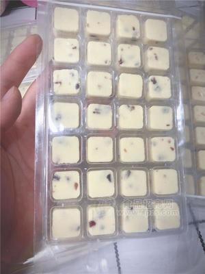 小奶块 鲜奶熬制奶制品 四种水果果粒 奶香浓郁