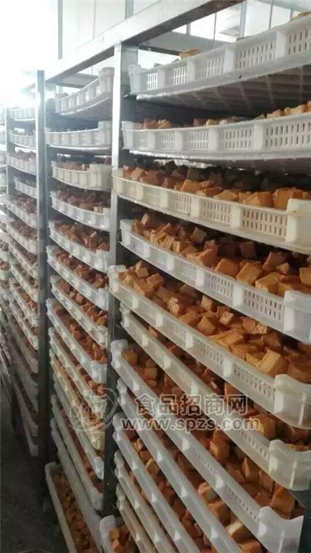想做鱼豆腐加工需要投资哪些设备 技术工艺哪里学 小型鱼豆腐设备