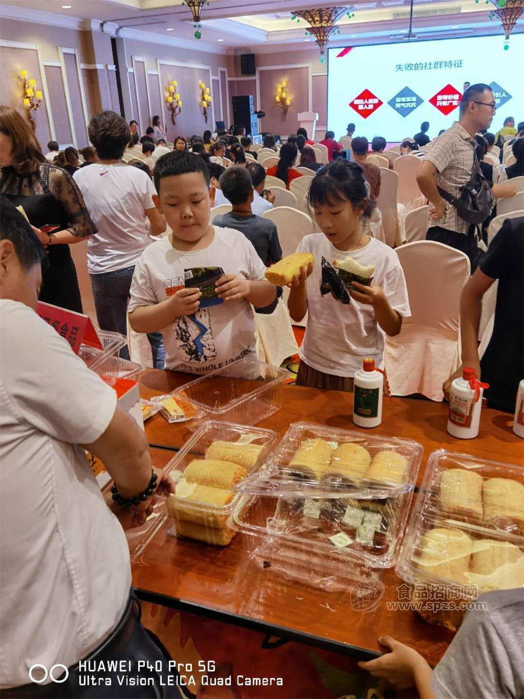 亚丽娜鸡蛋肉松面包