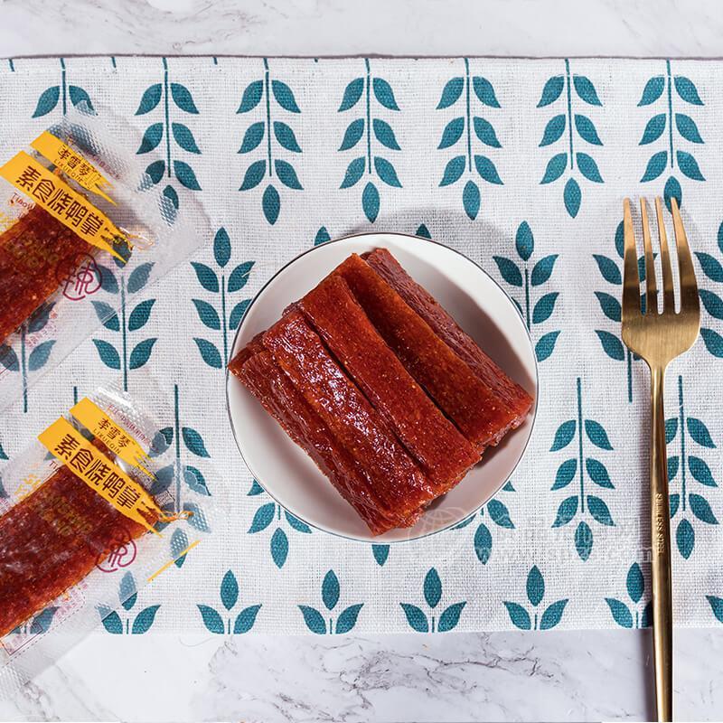 素食烧鸭掌辣条调味面制品实物图休闲食品招商