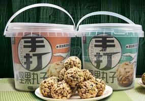 休食每年達(dá)桶裝手打堅(jiān)果丸子