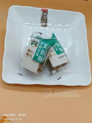 芙蓉酥黑糖坚果糕点