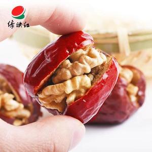 绿映红小零食枣夹核桃