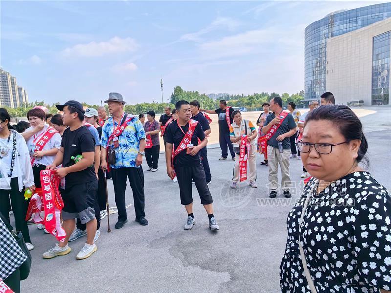 济南糖酒会现场，一片红色海洋