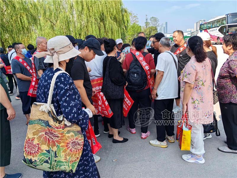 哪里有糖酒會(huì)，哪里就有食品招商網(wǎng)的宣傳