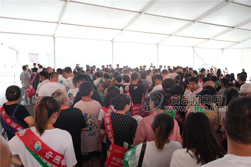 食品招商网免费发放便携袋，助力经销商省心参展