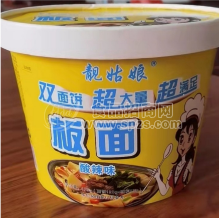 靓姑娘板面酸辣味桶装双面饼
