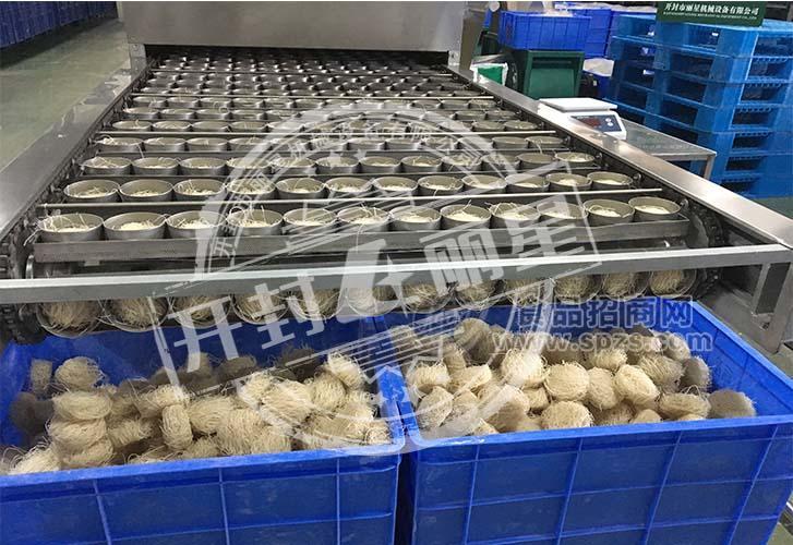 速食粉絲加工機(jī)器_碗裝粉塊生產(chǎn)線適合投資辦廠用 支持定制