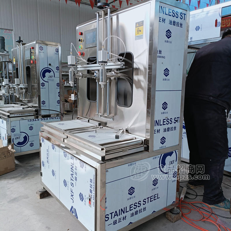 半自动液体灌装机 济南天鲁酱油灌装机 味极鲜灌装机