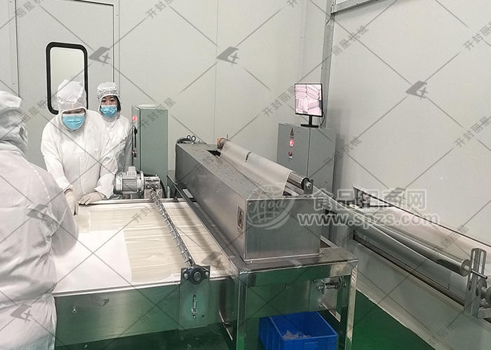 麗星粉皮加工機(jī)械制作方形粉皮采用涂布切割工藝