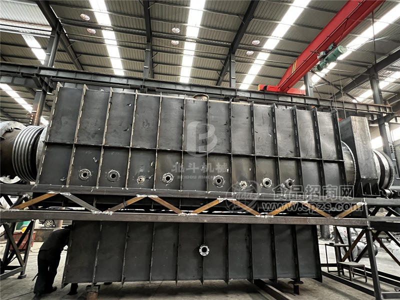 連續(xù)式核桃殼炭化機(jī)適用物料廣泛生產(chǎn)能力強(qiáng)