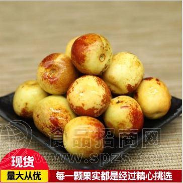 刚下树的鲜枣，脆嫩无渣，甜得带着树香