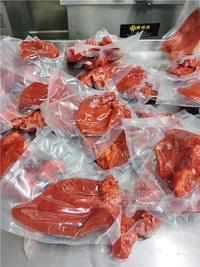 真空包装猪耳朵，五香全熟，开袋即食，每个300克