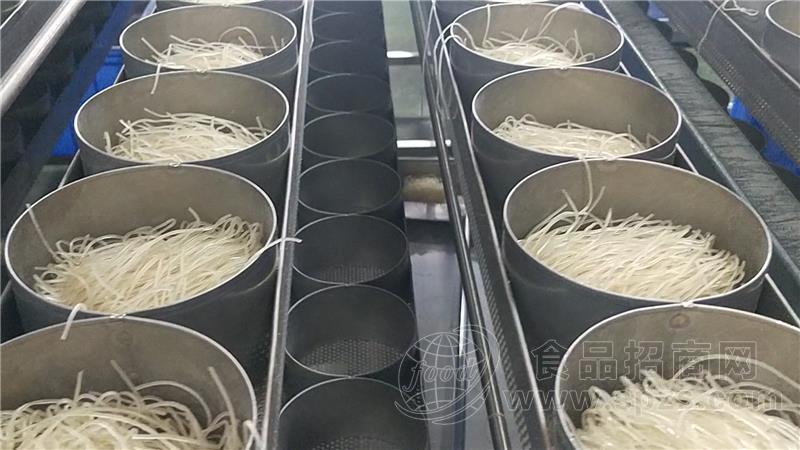 大型方便粉丝生产线优势 丽星成套设备 专业技术人员上门调试