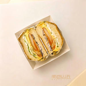短保面包营养早餐鸡肉鸡蛋三明治