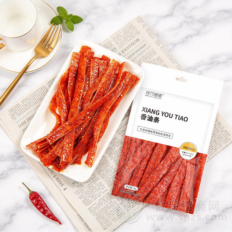 辣可曦曦经典系列香油条调味面制品92克辣条